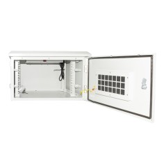 ARMADIO RACK 19 POLLICI 9U PER RETI DA ESTERNO CLASSE PROTEZIONE IP55 MISURE MM (L)600X(P)450X(A)467 GRIGIO CHIARO CON VENTOLE F