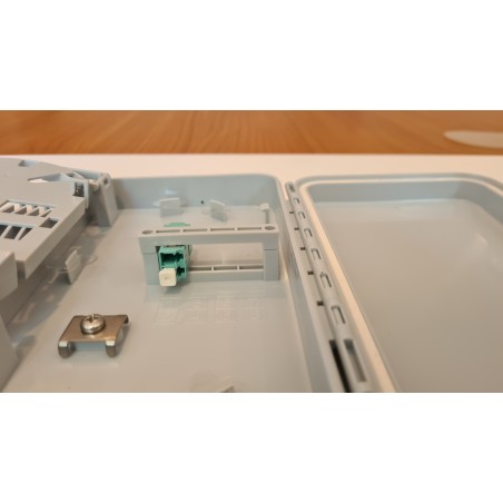 BOX DA ESTERNO 4 PORTE PER CONNETTORI FIBRA OTTICA SC SIMPLEX O LC DUPLEX PER APPLICAZIONI FTTH IP67