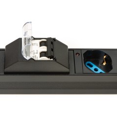 MULTIPRESA ALIMENTAZIONE PER RACK 19" CON 6 PRESE UNIVERSALI TRIPOLARI/SCHUKO MAGNETOTERMICA CON STAFFE COLORE ROSSO