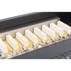 PANNELLO PATCH 19" SCHERMATO 16 PORTE 8 POLI RJ45 PER RETI CATEGORIA 6 - 1 UNITA' NERO