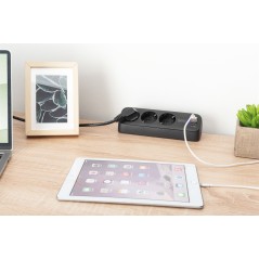 DIGITUS PRESA PER UFFICIO A 3 VIE CON 2X CONNESSIONI USB-A E 1X USB-C, NERO