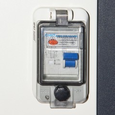 ARMADIO ALLOGGIAMENTO 40 TABLET CON RUOTE MULTIPRESE INCLUSE VENTOLE DI RAFFREDDAMENTO PORTA IN ACCIAIO TRAFORATA COLORE GRIGIO