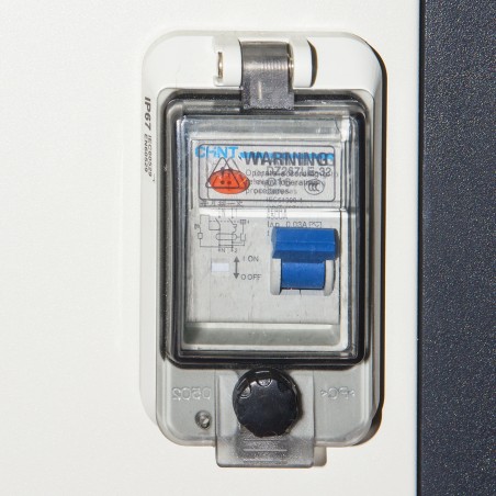 ARMADIO ALLOGGIAMENTO 40 TABLET CON RUOTE MULTIPRESE INCLUSE VENTOLE DI RAFFREDDAMENTO PORTA IN ACCIAIO TRAFORATA COLORE GRIGIO