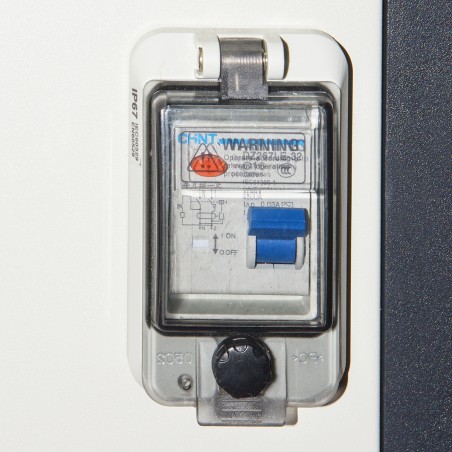 ARMADIO ALLOGGIAMENTO 45 TABLET CON RUOTE MULTIPRESE INCLUSE VENTOLE DI RAFFREDDAMENTO PORTA IN ACCIAIO TRAFORATA COLORE GRIGIO