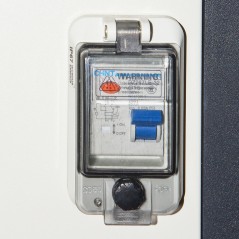 ARMADIO ALLOGGIAMENTO 60 TABLET CON RUOTE MULTIPRESE INCLUSE VENTOLE DI RAFFREDDAMENTO PORTA IN ACCIAIO TRAFORATA COLORE GRIGIO