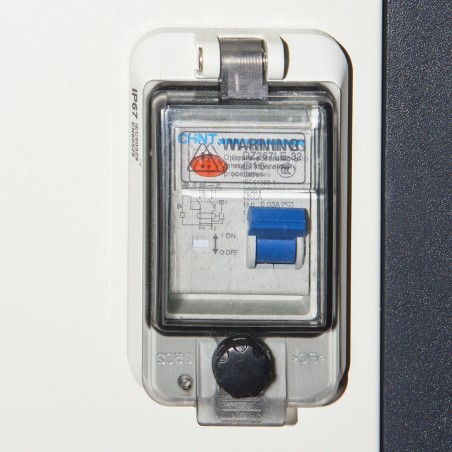 ARMADIO ALLOGGIAMENTO 60 TABLET CON RUOTE MULTIPRESE INCLUSE VENTOLE DI RAFFREDDAMENTO PORTA IN ACCIAIO TRAFORATA COLORE GRIGIO